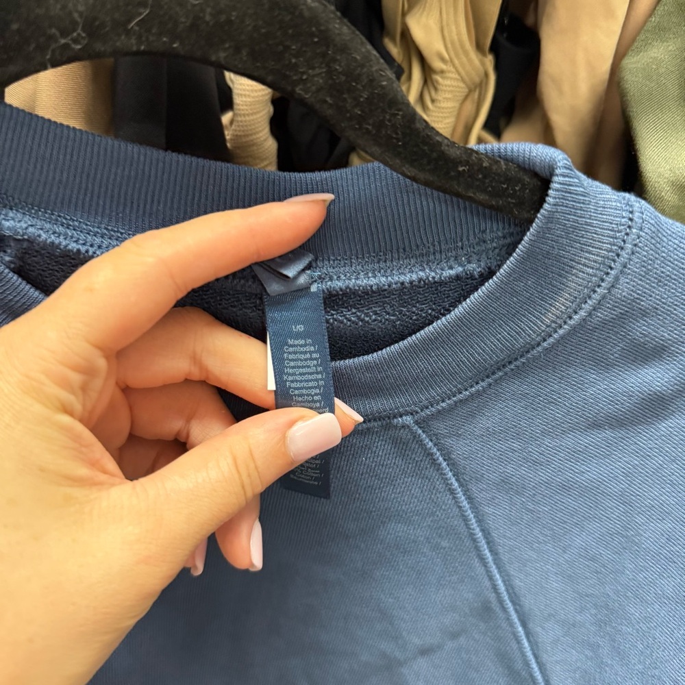 SKIMS sweatshirt t-shirt blue NWOT - Picture 7 of 8